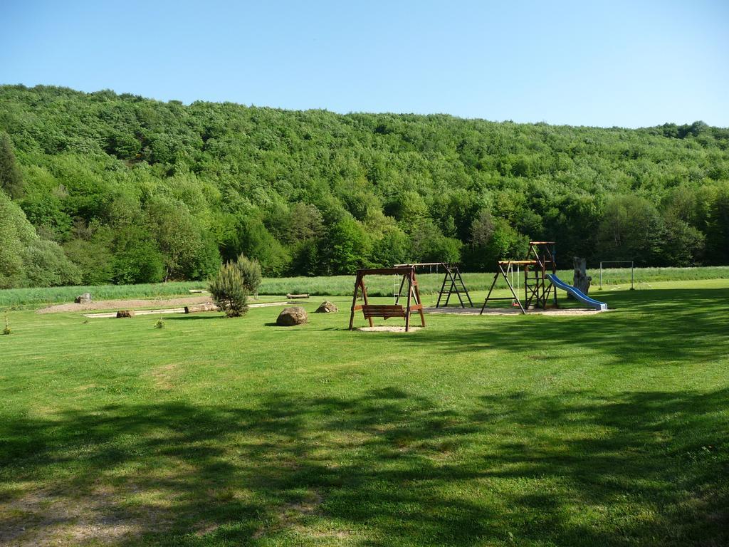 Le Moulin Berthon Bed & Breakfast Vernusse Exterior photo