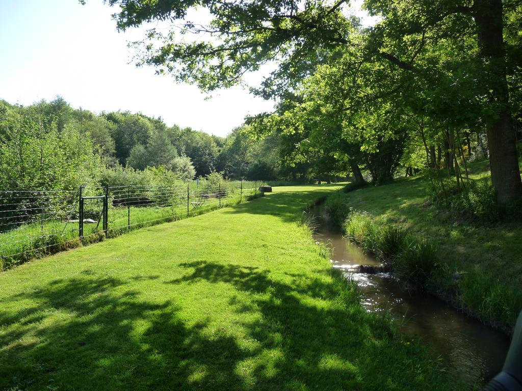 Le Moulin Berthon Bed & Breakfast Vernusse Exterior photo